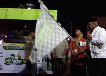 Johannes Rettob Lepas Peserta Lomba Malam Takbiran   