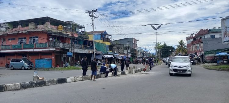 Dishub Kembali Tutup Bundaran di Perempatan Jalan Bhayangkara-Serui Mekar