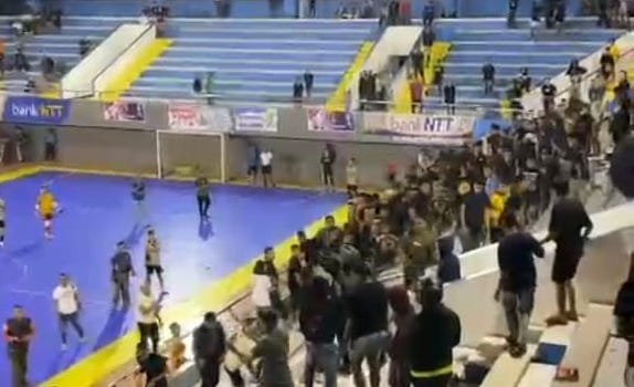 Suporter Futsal Polda NTT dan Soe Ricuh, Kota Kupang Mencekam