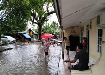 Tidak Ada Drainase, Rumah Warga RT 10 Kelurahan Inauga Terendam Air