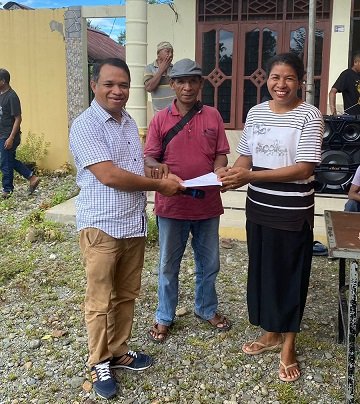 Flobamora Mimika Serahkan Bantuan Duka untuk Warga Ngada Korban Penembakan KKB