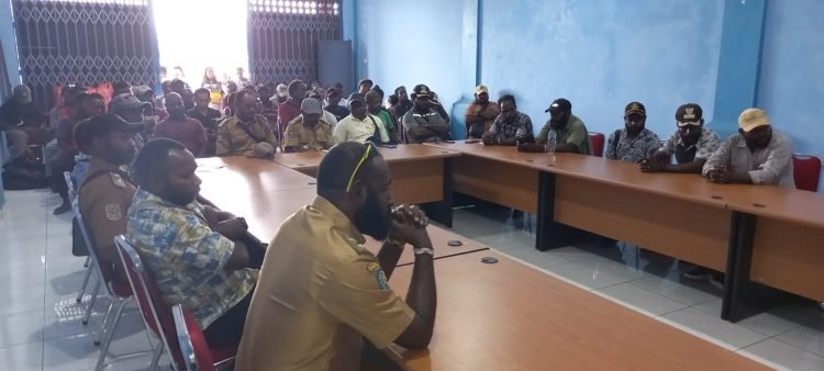 Mencalonkan Diri Sebagai Caleg, Kepala Kampung Harus Lepas Jabatan