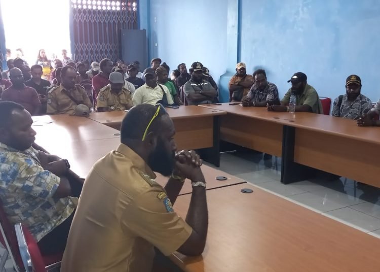 Mencalonkan Diri Sebagai Caleg, Kepala Kampung Harus Lepas Jabatan