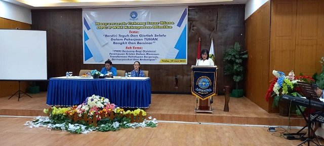 Hendriette W. Tandiyono, SE membacakan sambutan Pj Bupati Velentinus S. Sumito, S.IP, M.Si.