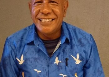 Efraim Saria, Kepala Distrik Mimika Barat Jauh. (Foto : Redaksi/Koranpapua.id)