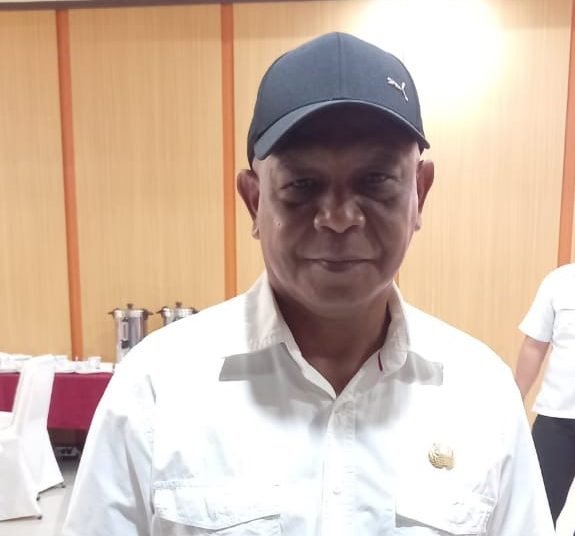 Jacob Toisuta, Kepala Dinas Pariwisata Kebudayaan Pemuda dan Olahraga Mimika. (Foto: Redaksi/Koranpapua.id)
