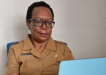 Martina S. Magai, Kabid Pelayanan Kesehatan Dinkes Mimika. (Foto : Redaksi/Koranpapua.id)