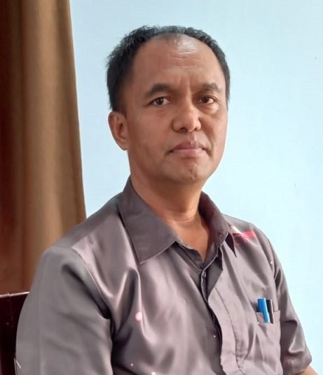 Petrus Pali Amba, Kepala Disperindag Mimika. (Foto : Redaksi/Koranpapua.id)