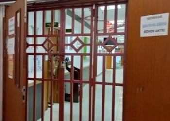 Enam Jam Digembok Kantor Dinkes Dibuka, Menunggu Tidak Ada Penyelesaian Malam Ini Marsel Gembok Kembali
