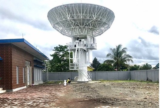 Stasiun bumi pengendali Satelit Multifungsi Satria-1 di Timika Provinsi Papua Tengah di Jalan WR. Supratman yang siap digunakan. (Foto : Ist./Koranpapua.id)