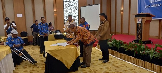 Direktur Utama PT. Pangan Sari Maghfur Lasah tanda tangan berita acara deklarasi HOPE.