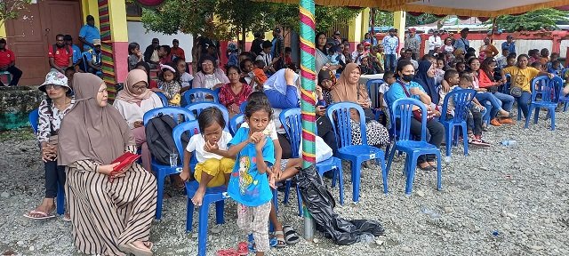 Para alumni bersama anak-anaknya menghadiri acara HUT ke 39 dan reuni akbar.