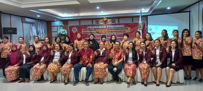 Para Pengurus DPD dan DPK yang baru dilantik foto bersama.