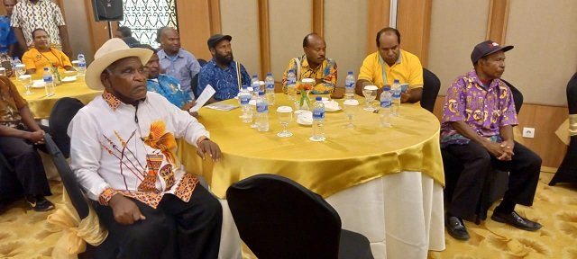 Tokoh masyarakat Amungme menghadiri acara deklarasi HOPE.