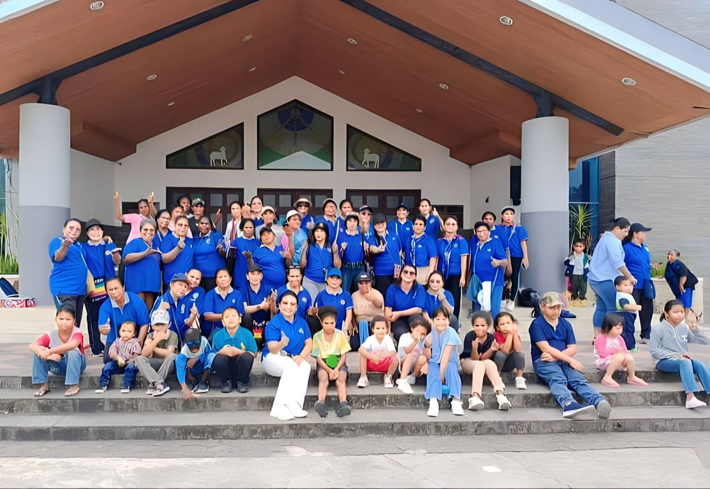 Foto bersama pada kegiatan pembukaan  dalam rangka memperingati HUT WKRI ke 99.