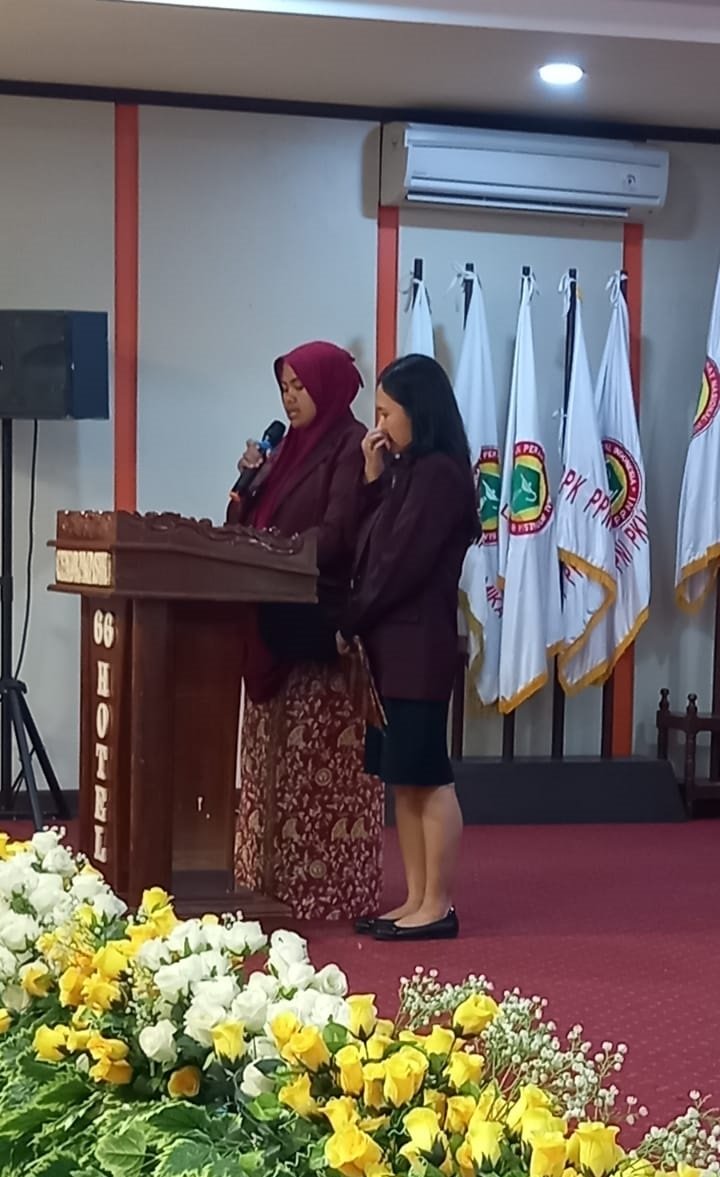 Seorang perawat membacakan SK pelantikan Pengurus DPK.