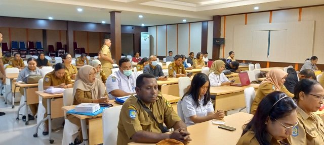 Para pegawai mengikuti sosialisasi dan pelatihan aplikasi SIASN dan peluncuran Website BKPSDM.