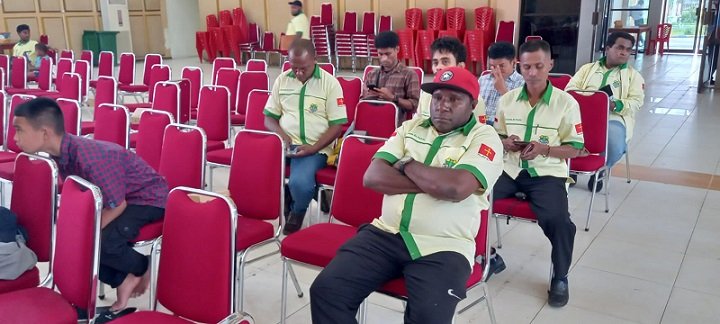 Para Pengurus Pemuda Katolik serius mengikuti kegiatan pelantikan