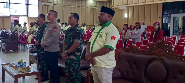 Dr. Leonardus Tumuka, Ketua Pemuda Katolik terpilih Wilayah Keuskupan Timika bersama undangan mengikuti ibadah sabda, Kamis 27 Juli 2023. (Foto: Redaksi/Koranpapua.id)
