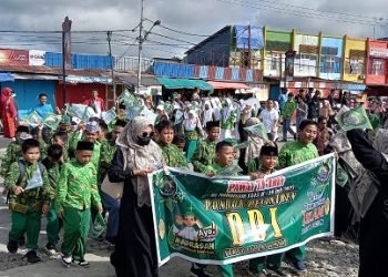 Peserta pawai ta'aruf 01 Muharram 1445 H dari Pesantren DDI memasuki finish di Lapangan Eks Pasar Swadaya, Rabu 19 Juli 2023. (Foto : Redaksi/Koranpapua.id)