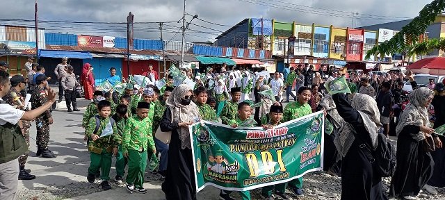 Peserta pawai ta'aruf 01 Muharram 1445 H dari Pesantren DDI memasuki finish di Lapangan Eks Pasar Swadaya, Rabu 19 Juli 2023. (Foto : Redaksi/Koranpapua.id)