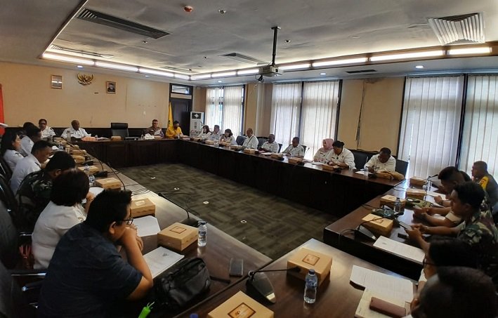 Pimpinan OPD, TNI-Pori serta perwakilan PTFI mengadakan rapat pembentukan panitia HUT RI ke 78 di Kantor Bupati SP3, Rabu 5 Juli 2023. (Foto: Diskominfo Mimika/Koranpapua.id)