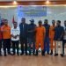 Anwar (baju putih), selaku ketua panitia foto bersama narasumber dari Tim Basarnas Timika, Tim Tagana Kemensos RI dan peserta usai mengikuti pelatihan sesi pertama, Rabu 26 Juli 2023. (Foto : Redaksi/Koranpapua.id)