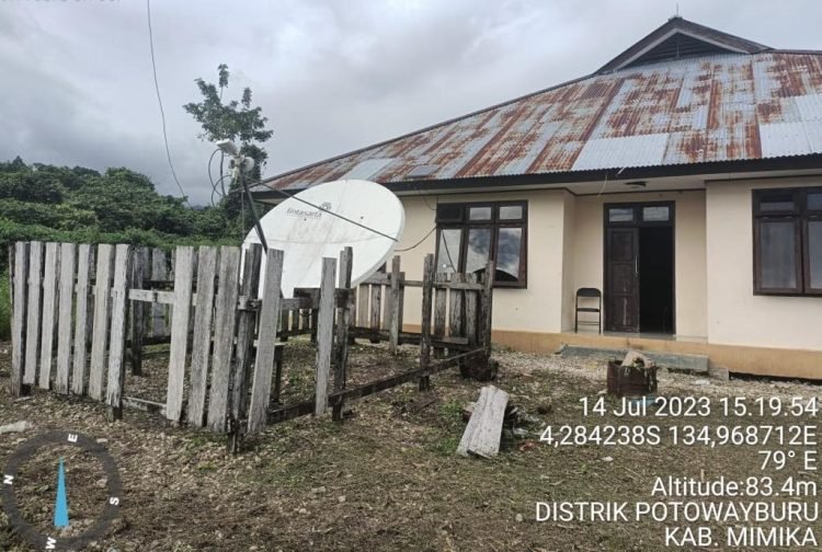 Inilah VSAT di Distrik Mimika Barat Jauh yang sudah diaktifkan kembali oleh Dinas Komunikasi dan Informatika pada Jumat 14 Juli 2023. (Foto : Diskominfo/Koranpapua.id)