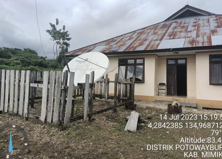 Inilah VSAT di Distrik Mimika Barat Jauh yang sudah diaktifkan kembali oleh Dinas Komunikasi dan Informatika pada Jumat 14 Juli 2023. (Foto : Diskominfo/Koranpapua.id)
