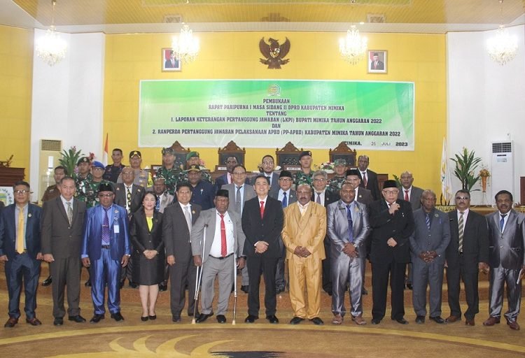 Pj Bupati Mimika Menyampaikan RPD APBD dan LKPJ Tahun 2022 Kepada DPRD Mimika