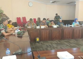 Panitia HUT RI ke 78 melaksanakan rapat persiapan di Kantor Bupati, Kamis 13 Juli 2023. (Foto : Ist./Koranpapua.id)