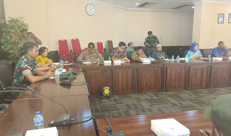 Panitia HUT RI ke 78 melaksanakan rapat persiapan di Kantor Bupati, Kamis 13 Juli 2023. (Foto : Ist./Koranpapua.id)