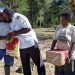 Pemkab Mimika Serahkan Bahan Makanan untuk 843 Warga Jagamin dan Baluni Tembagapura