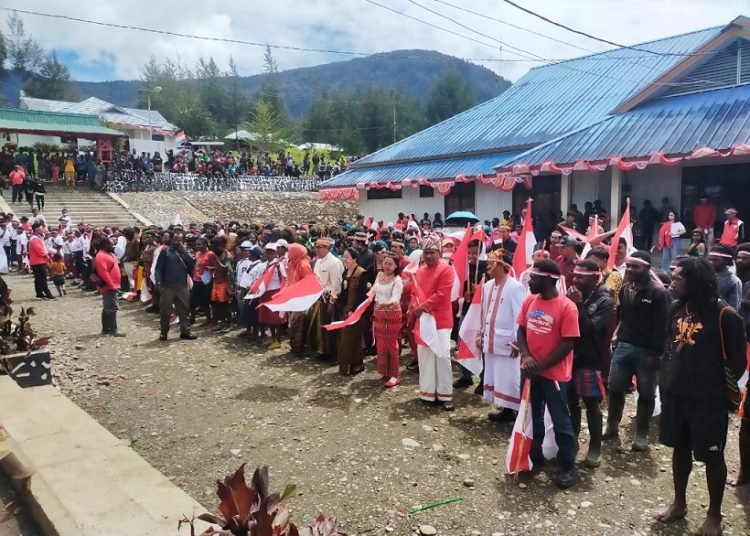 Karnaval Berlangsung Meriah, Bupati Wandik Apresiasi Semangat Kebangsaan Warga Puncak
