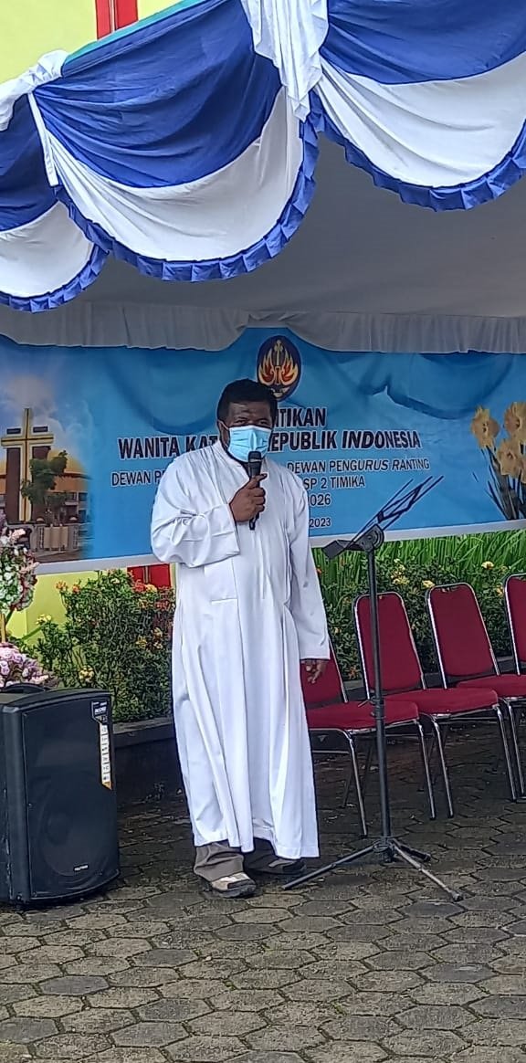 RD Samuel Ohoilejaan, Pastor Paroki Santa Sisilia menyampaikan sambutan.