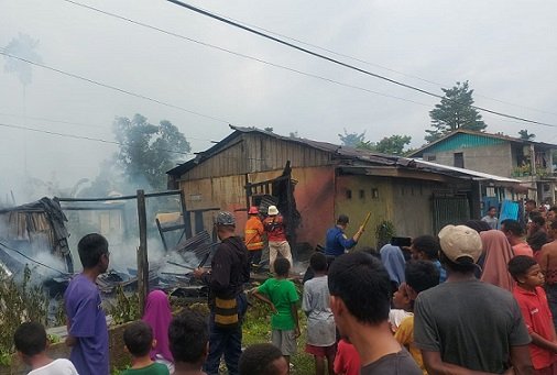 Tiga Unit Rumah Warga Koperapoka Dilalap Api