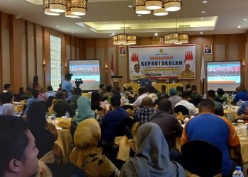 Firmansyah, Rasyid, Kabag Protokol Kemendagri memaparkan peran Keprotokolan sesuai undang-undang dalam sosialisasi Keprotokolan, Jumat 21 September 2023. (Foto : Redaksi/Koranpapua.id)