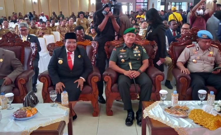Pj Gubernur Papua Tengah Minta Bupati Eltinus Turunkan Angka Stunting dan Kemiskinan Ekstrim