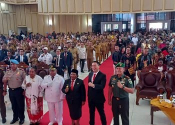 Eltinus Omaleng Ajak Semua Pihak Bergandengan Tangan Bangun Mimika Tercinta