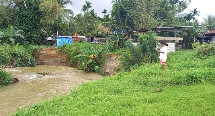 Empat Rumah dan Dua Kandang Babi Warga RT 09 Wanagon Nyaris Hanyut Terbawa Banjir