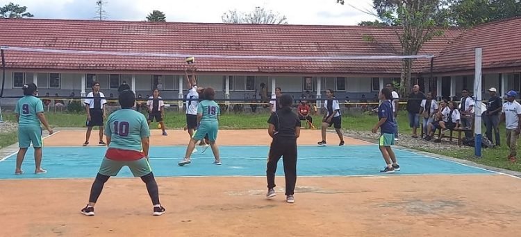 Turnamen Voli Putri Meriahkan HUT ke-31 Flobamora Mimika Bergulir, Marthen Moru: Tetap Menjaga Kekompakan Sebagai Sesama Warga Flobamora
