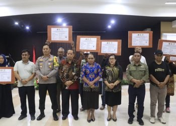 Pemkab Mimika Serahkan Ganti Rugi Tanah Pembangunan Venue Aeromodelling Rp28 Miliar 