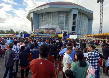 Ribuan Warga Hadiri KKR HUT ke 27 Mimika, Bupati Omaleng: Bersyukur Kepada Tuhan yang Menjadikan Mimika Kabupaten Sendiri