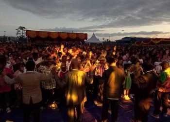 Di Hadapan Ribuan Warga Timika, Pdt. Gilbert: Yesus Datang Menerima Orang Berdosa dan Belajar Tetap Kuat Hadapi Masalah