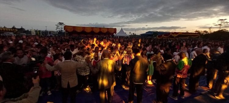 Di Hadapan Ribuan Warga Timika, Pdt. Gilbert:  Yesus Datang Menerima Orang Berdosa dan Belajar Tetap Kuat Hadapi Masalah
