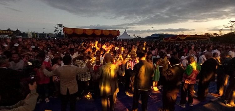 Di Hadapan Ribuan Warga Timika, Pdt. Gilbert: Yesus Datang Menerima Orang Berdosa dan Belajar Tetap Kuat Hadapi Masalah