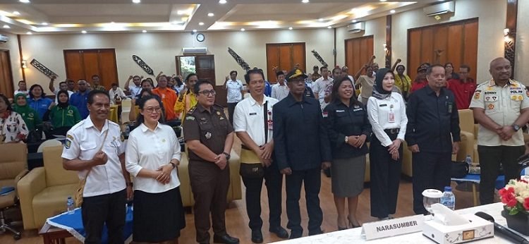 Bakesbangpol Mimika Berikan Pendidikan Politik bagi Masyarakat dan Parpol