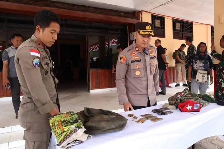 Menyisir Lokasi Penyergapan KKB, Satgas Operasi Damai Cartenz Temukan Satu Pucuk Pistol dan Puluhan Amunisi