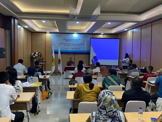 Diskop dan UKM Mimika Gelar Pelatihan dan Uji Kompetensi bagi Puluhan Koperasi di Timika