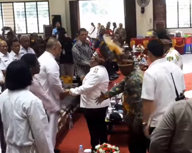 Buka Pesparani Papua Tengah, Pj Gubernur Ribka Haluk Beri Bantuan Rp3 Miliar